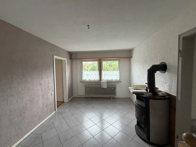 Immobilienangebot - Selbach - Alle - Einfamilienhaus/ Wochenendhaus in ruhiger, grüner Lage mit individuellem Ausbaupotenzial