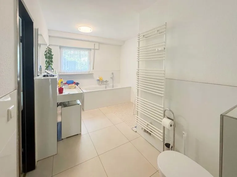 Immobilienangebot - Bad Honnef - Alle - Gepflegte Souterrainwohnung mit drei Zimmern und zwei Terrassen in zentraler Lage von Bad Honnef