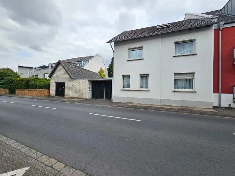 Immobilienangebot - Bonn - Alle - Einfamilienhaus mit bebaubarem Grundstück und Entwicklungspotenzial in Bonn-Beuel (Holzlar)