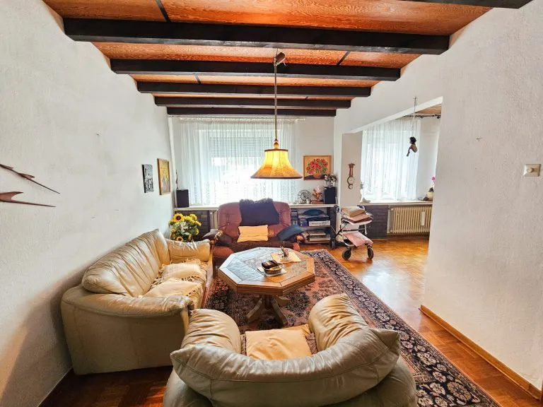 Immobilienangebot - Bonn - Alle - Einfamilienhaus mit bebaubarem Grundstück und Entwicklungspotenzial in Bonn-Beuel (Holzlar)