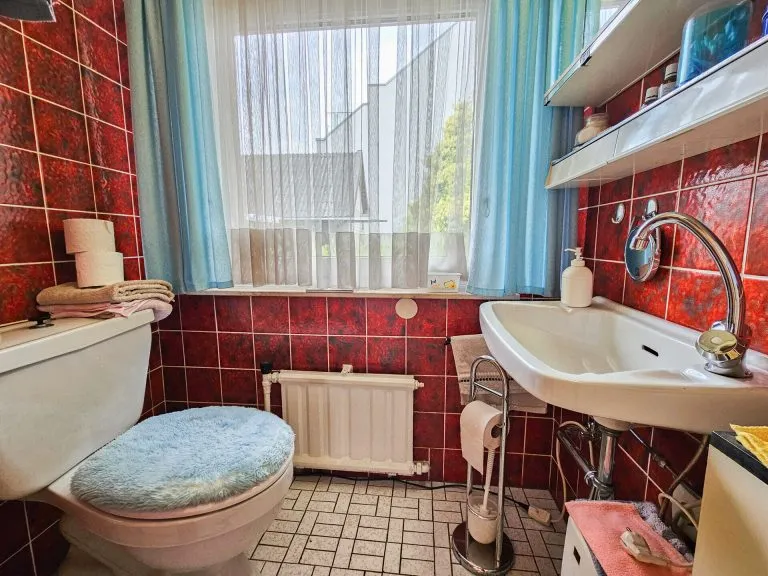 Immobilienangebot - Bonn - Alle - Einfamilienhaus mit bebaubarem Grundstück und Entwicklungspotenzial in Bonn-Beuel (Holzlar)