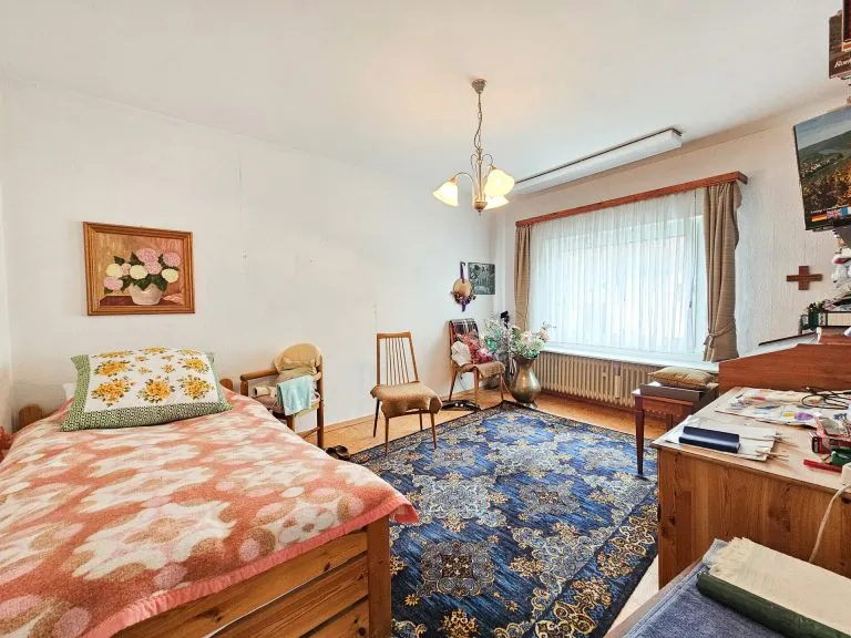 Immobilienangebot - Bonn - Alle - Einfamilienhaus mit bebaubarem Grundstück und Entwicklungspotenzial in Bonn-Beuel (Holzlar)