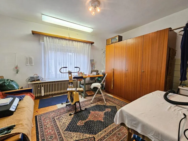 Immobilienangebot - Bonn - Alle - Einfamilienhaus mit bebaubarem Grundstück und Entwicklungspotenzial in Bonn-Beuel (Holzlar)