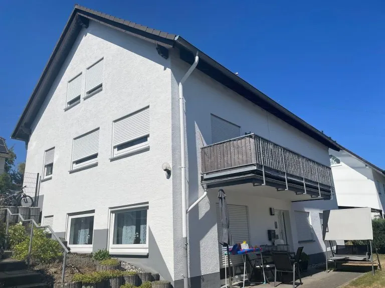 Immobilienangebot - Wiehl - Alle - Wohnen oder investieren: Großzügig geschnittene Eigentumswohnung mit Balkon und Stellplätzen!