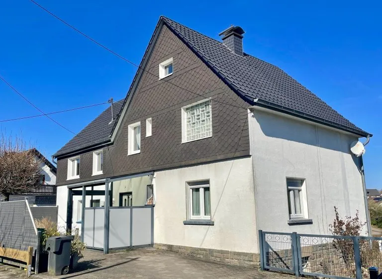 Immobilienangebot - Gummersbach - Alle - Ein Haus, viele Möglichkeiten: Flexibles Zweifamilienhaus mit großem Gartenpotenzial!