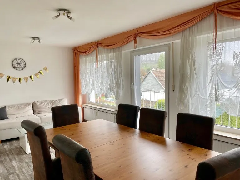 Immobilienangebot - Gummersbach - Alle - Ein Haus, viele Möglichkeiten: Flexibles Zweifamilienhaus mit großem Gartenpotenzial!