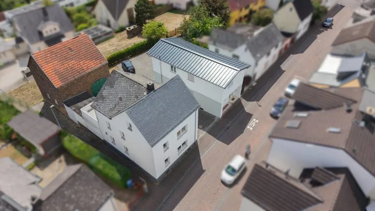 Immobilienangebot - Limburg an der Lahn / Staffel - Alle - Zwei sanierte Zweifamilienhäuser mit großer Scheune auf einem Grundstück mit Fernblick auf Limburg!