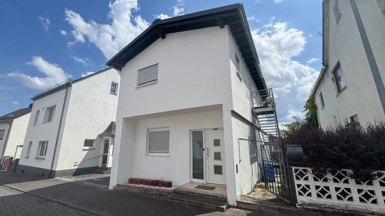 Immobilienangebot - Limburg an der Lahn / Staffel - Alle - Zwei sanierte Zweifamilienhäuser mit großer Scheune auf einem Grundstück mit Fernblick auf Limburg!