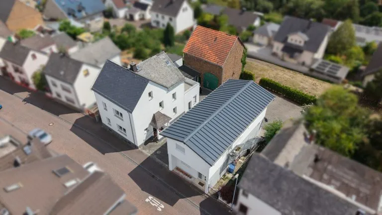 Immobilienangebot - Limburg an der Lahn / Staffel - Alle - Zwei sanierte Zweifamilienhäuser mit großer Scheune auf einem Grundstück mit Fernblick auf Limburg!