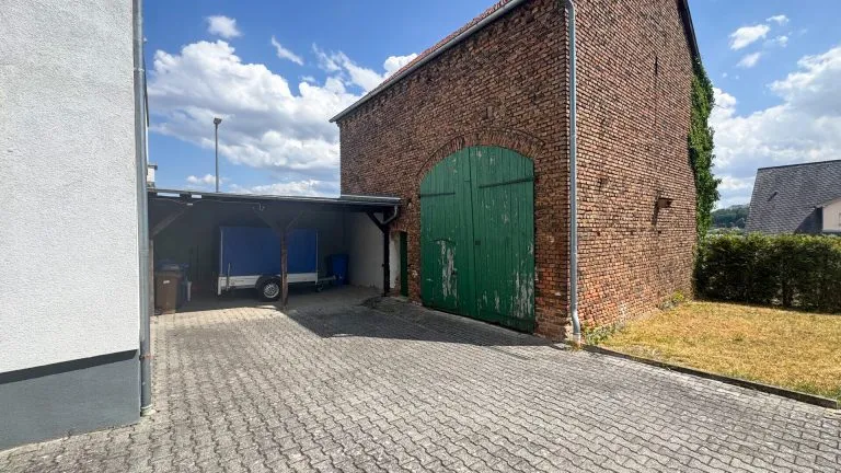 Immobilienangebot - Limburg an der Lahn / Staffel - Alle - Zwei sanierte Zweifamilienhäuser mit großer Scheune auf einem Grundstück mit Fernblick auf Limburg!