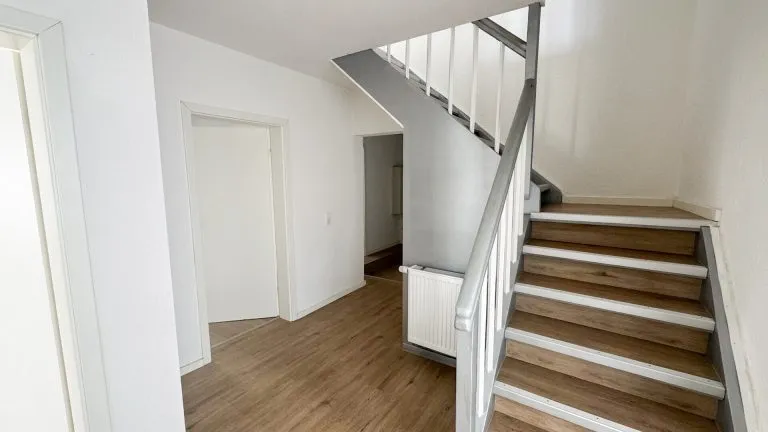 Immobilienangebot - Limburg an der Lahn / Staffel - Alle - Zwei sanierte Zweifamilienhäuser mit großer Scheune auf einem Grundstück mit Fernblick auf Limburg!