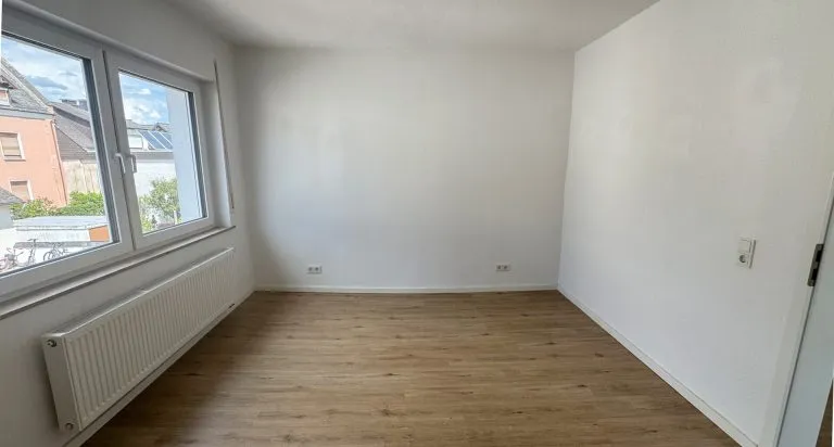 Immobilienangebot - Limburg an der Lahn / Staffel - Alle - Zwei sanierte Zweifamilienhäuser mit großer Scheune auf einem Grundstück mit Fernblick auf Limburg!