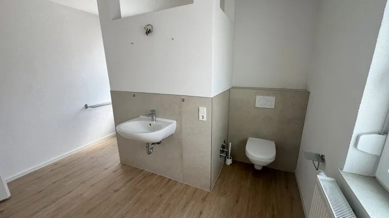 Immobilienangebot - Limburg an der Lahn / Staffel - Alle - Zwei sanierte Zweifamilienhäuser mit großer Scheune auf einem Grundstück mit Fernblick auf Limburg!