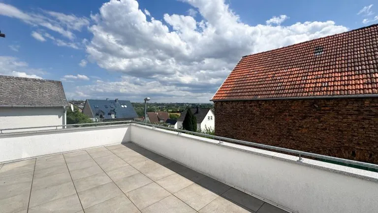 Immobilienangebot - Limburg an der Lahn / Staffel - Alle - Zwei sanierte Zweifamilienhäuser mit großer Scheune auf einem Grundstück mit Fernblick auf Limburg!