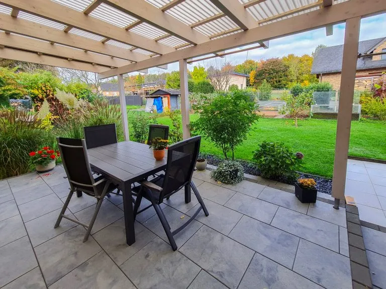Immobilienangebot - Straßenhaus - Alle - Großzügiges Landhaus mit viel Platz, gepflegtem Garten und vielseitigen Nutzungsmöglichkeiten!