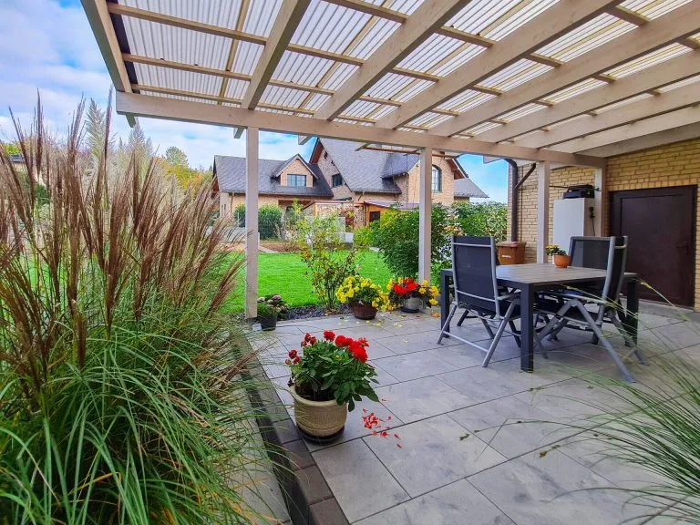 Immobilienangebot - Straßenhaus - Alle - Großzügiges Landhaus mit viel Platz, gepflegtem Garten und vielseitigen Nutzungsmöglichkeiten!