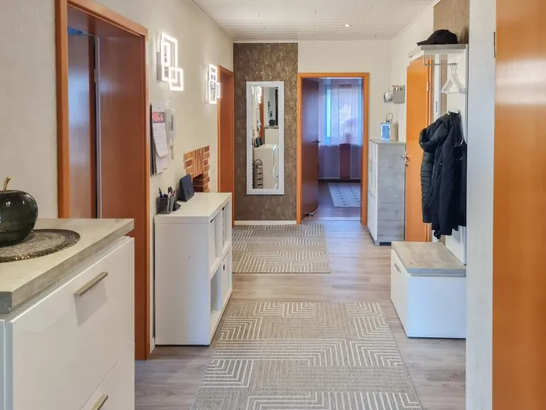 Immobilienangebot - Straßenhaus - Alle - Großzügiges Landhaus mit viel Platz, gepflegtem Garten und vielseitigen Nutzungsmöglichkeiten!