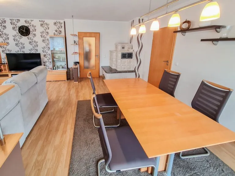 Immobilienangebot - Straßenhaus - Alle - Großzügiges Landhaus mit viel Platz, gepflegtem Garten und vielseitigen Nutzungsmöglichkeiten!