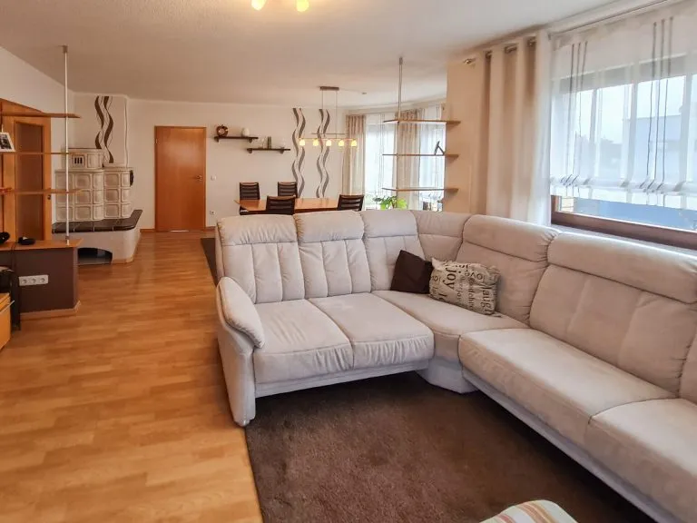 Immobilienangebot - Straßenhaus - Alle - Großzügiges Landhaus mit viel Platz, gepflegtem Garten und vielseitigen Nutzungsmöglichkeiten!