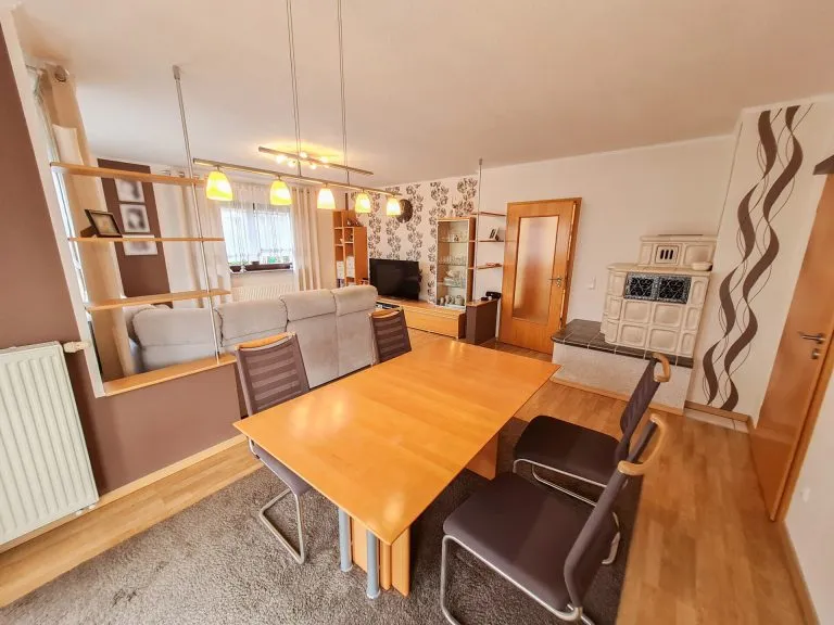 Immobilienangebot - Straßenhaus - Alle - Großzügiges Landhaus mit viel Platz, gepflegtem Garten und vielseitigen Nutzungsmöglichkeiten!
