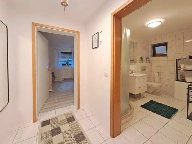 Immobilienangebot - Straßenhaus - Alle - Großzügiges Landhaus mit viel Platz, gepflegtem Garten und vielseitigen Nutzungsmöglichkeiten!
