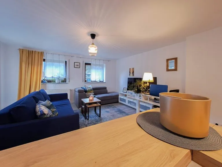 Immobilienangebot - Straßenhaus - Alle - Großzügiges Landhaus mit viel Platz, gepflegtem Garten und vielseitigen Nutzungsmöglichkeiten!