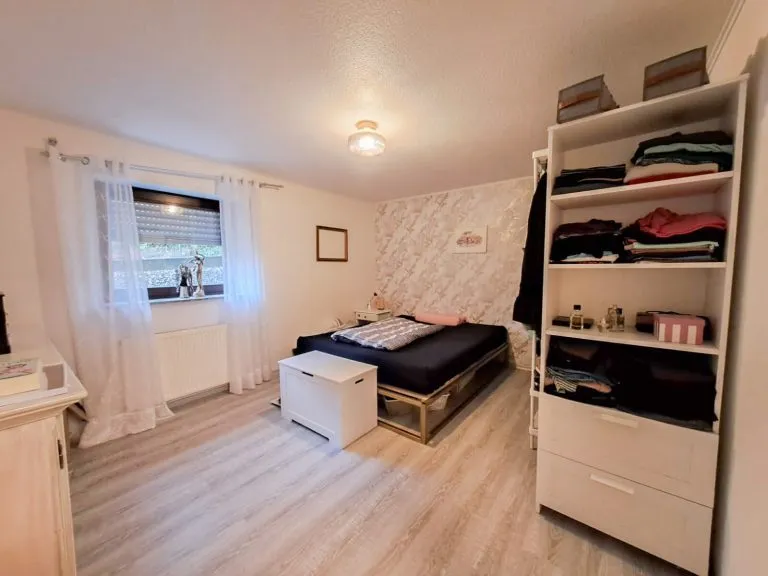Immobilienangebot - Straßenhaus - Alle - Großzügiges Landhaus mit viel Platz, gepflegtem Garten und vielseitigen Nutzungsmöglichkeiten!