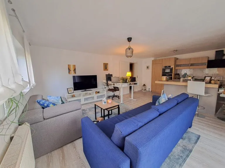 Immobilienangebot - Straßenhaus - Alle - Großzügiges Landhaus mit viel Platz, gepflegtem Garten und vielseitigen Nutzungsmöglichkeiten!