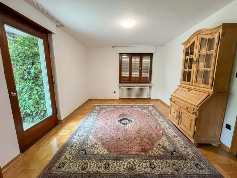 Immobilienangebot - Siegen / Eiserfeld - Alle - Großzügiges Mietshaus mit Garten in Siegen-Eiserfeld - WG geeignet & familienfreundlich!