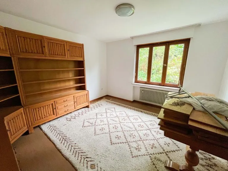 Immobilienangebot - Siegen / Eiserfeld - Alle - Großzügiges Mietshaus mit Garten in Siegen-Eiserfeld - WG geeignet & familienfreundlich!