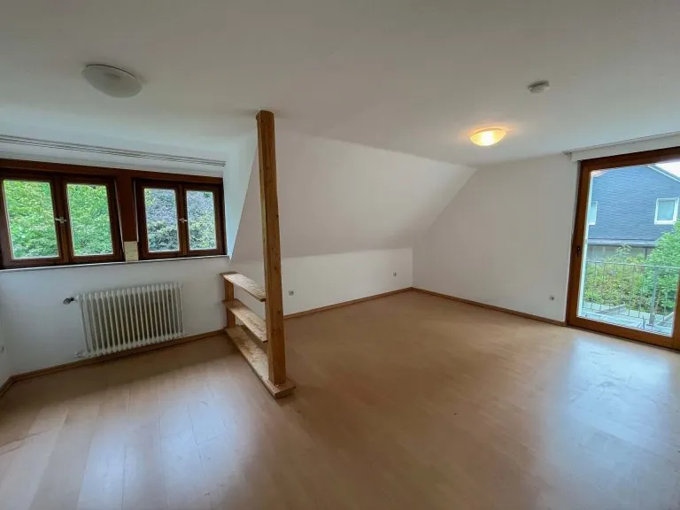 Immobilienangebot - Siegen / Eiserfeld - Alle - Großzügiges Mietshaus mit Garten in Siegen-Eiserfeld - WG geeignet & familienfreundlich!