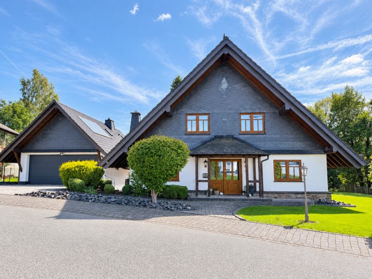 Immobilienangebot - Bad Marienberg VG - Alle - Besondere Architektur trifft großzügiges Wohnen - Einfamilienhaus mit Pool, Nebengebäude uvm.!