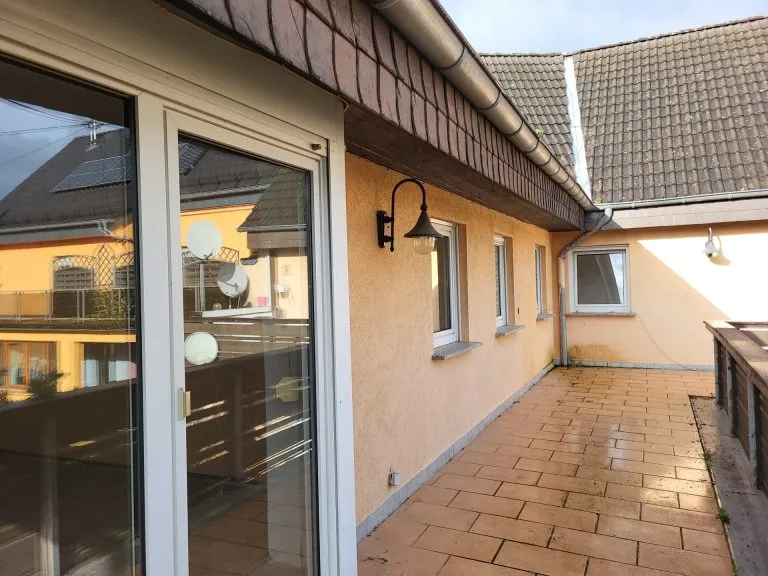Immobilienangebot - Welschneudorf - Alle - Gut geschnittene 4 Zimmer Wohnung mit Balkon im Herzen von Welschneudorf!