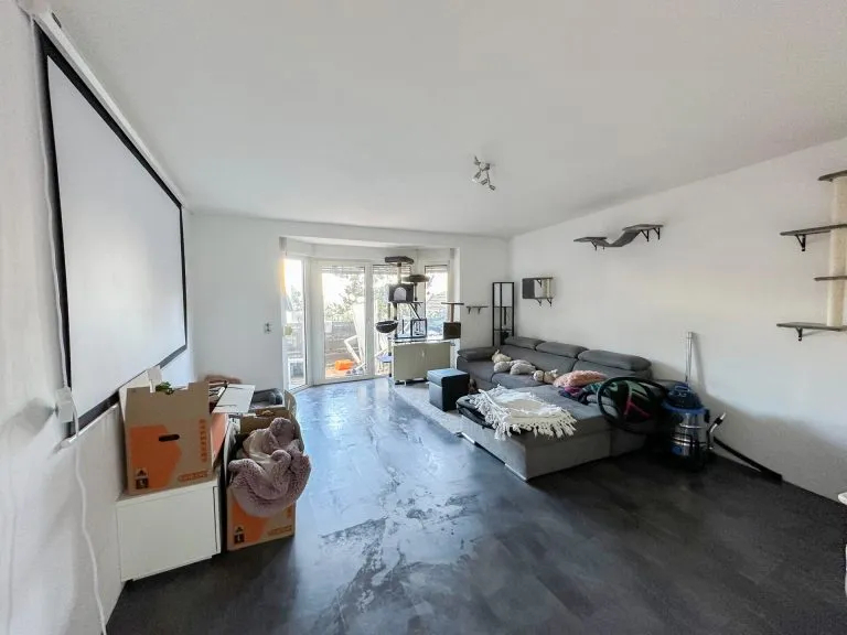 Immobilienangebot - Welschneudorf - Alle - Gut geschnittene 4 Zimmer Wohnung mit Balkon im Herzen von Welschneudorf!