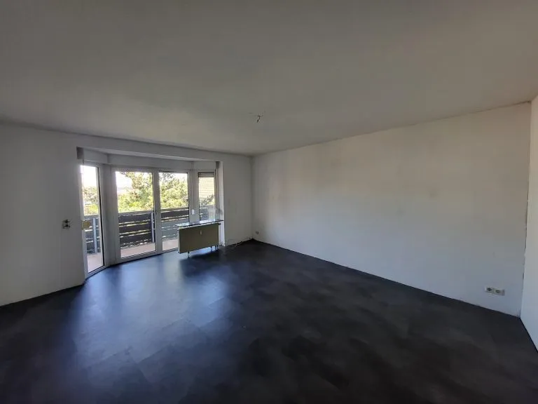 Immobilienangebot - Welschneudorf - Alle - Gut geschnittene 4 Zimmer Wohnung mit Balkon im Herzen von Welschneudorf!