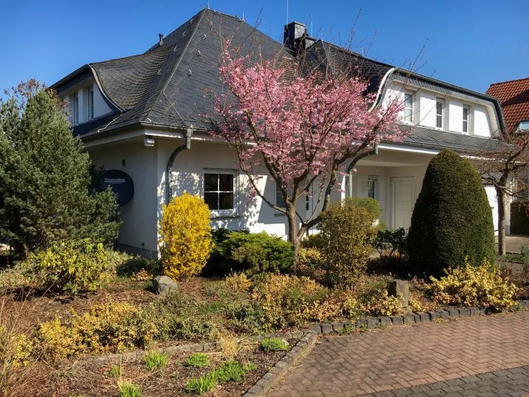 Immobilienangebot - Montabaur - Alle - Repräsentatives Haus mit tollem Garten & Doppelgarage in gefragter Lage von Montabaur zu vermieten!