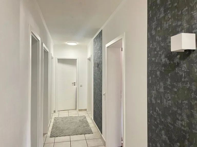 Immobilienangebot - Wiehl - Alle - Wohnen oder investieren: Großzügig geschnittene Eigentumswohnung mit Balkon und Stellplätzen!