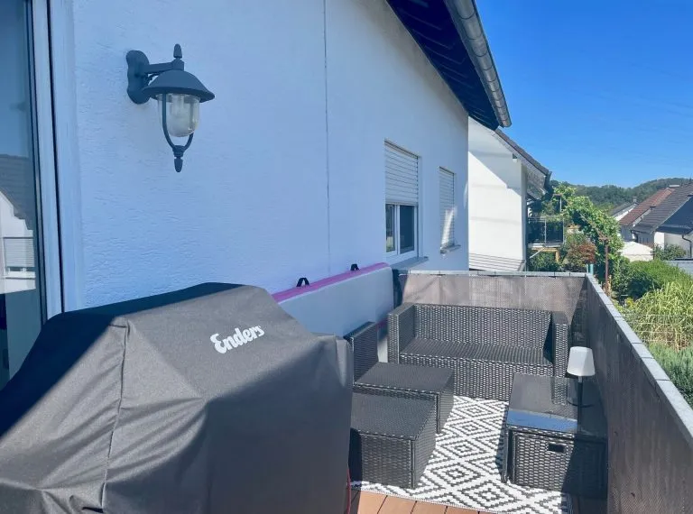 Immobilienangebot - Wiehl - Alle - Wohnen oder investieren: Großzügig geschnittene Eigentumswohnung mit Balkon und Stellplätzen!