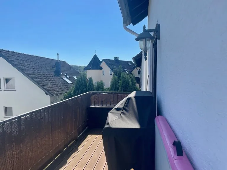 Immobilienangebot - Wiehl - Alle - Wohnen oder investieren: Großzügig geschnittene Eigentumswohnung mit Balkon und Stellplätzen!