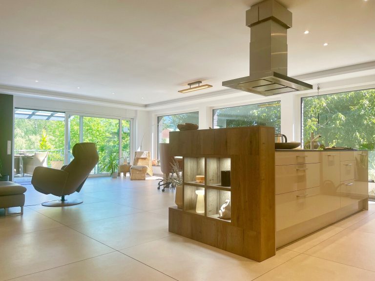Immobilienangebot - Gummersbach - Alle - Haus im Haus - Luxuriöse, anspruchsvoll ausgestattete Erdgeschosswohnung mit zwei Wohnbereichen!