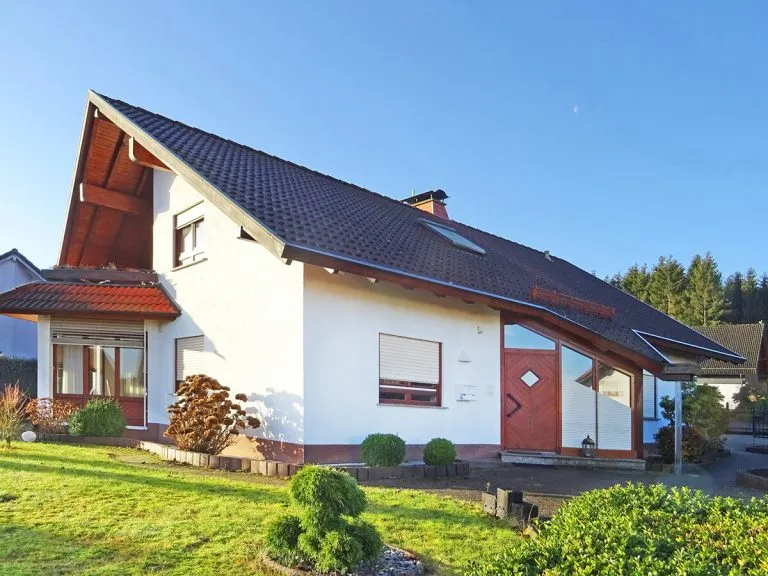 Immobilienangebot - Langenhahn - Alle - Hochwertiges, freistehendes EFH mit Garten und Doppelgarage sucht Mieter!