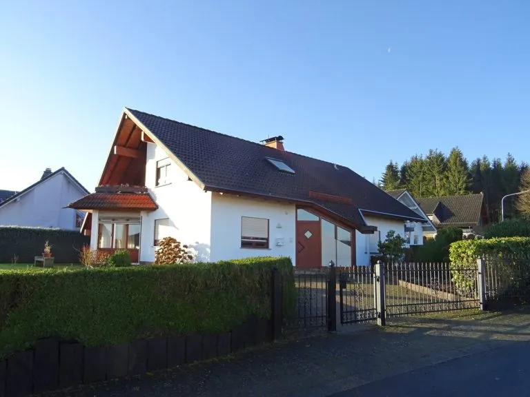 Immobilienangebot - Langenhahn - Alle - Hochwertiges, freistehendes EFH mit Garten und Doppelgarage sucht Mieter!