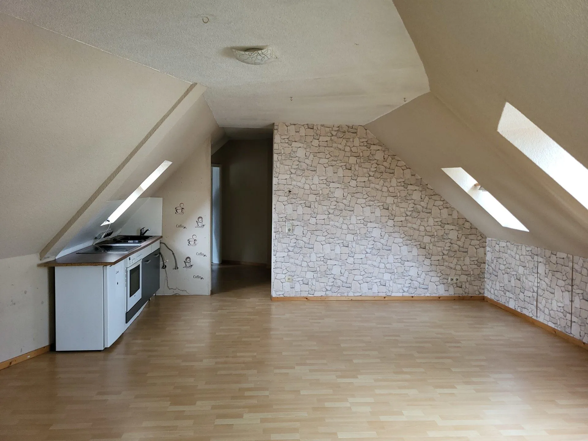 Immobilienangebot - Welschneudorf - Alle - Gemütliche 2-Zimmerwohnung im Dachgeschoss in zentraler Lage in Welschneudorf!