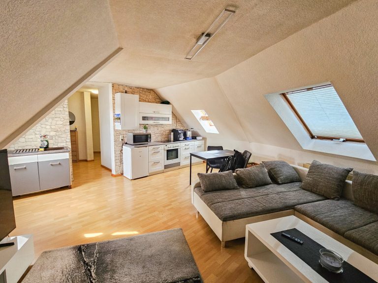 Immobilienangebot - Welschneudorf - Alle - Gemütliche 2-Zimmerwohnung im Dachgeschoss in zentraler Lage in Welschneudorf!