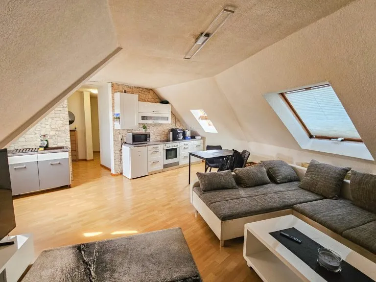 Immobilienangebot - Welschneudorf - Alle - Gemütliche 2-Zimmerwohnung im Dachgeschoss in zentraler Lage in Welschneudorf!