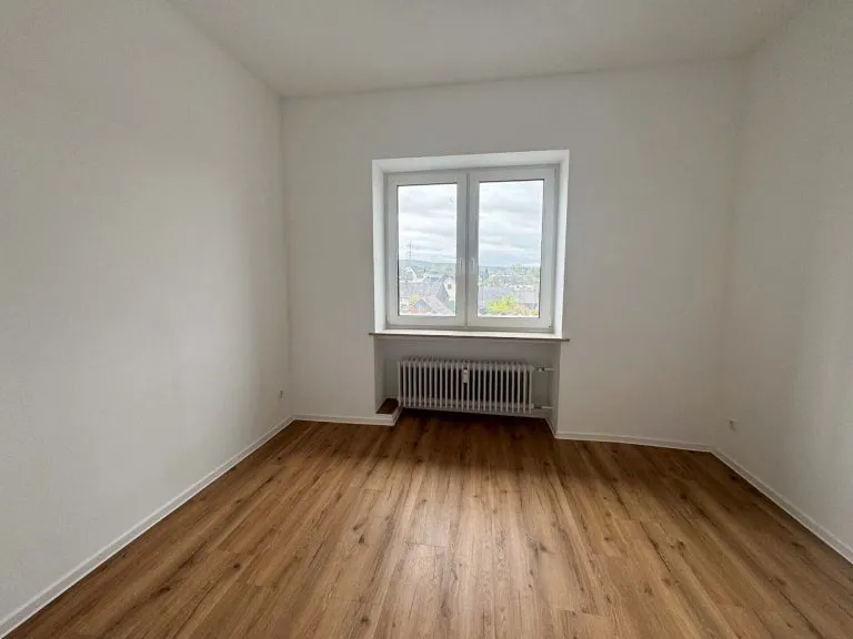 Immobilienangebot - Hamm - Alle - Frisch sanierte 4-Zimmer-Wohnung im Herzen von Hamm (Sieg) – mit Terrasse und Stellplatz!