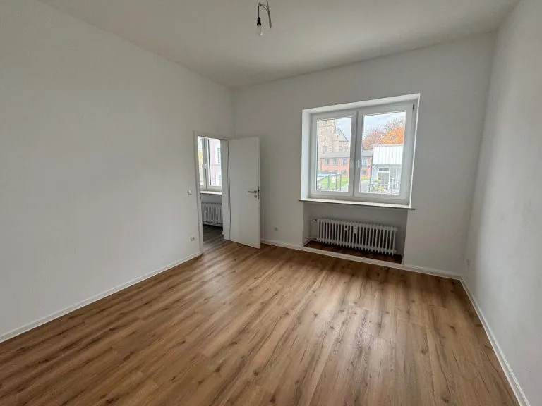 Immobilienangebot - Hamm - Alle - Frisch sanierte 4-Zimmer-Wohnung im Herzen von Hamm (Sieg) – mit Terrasse und Stellplatz!