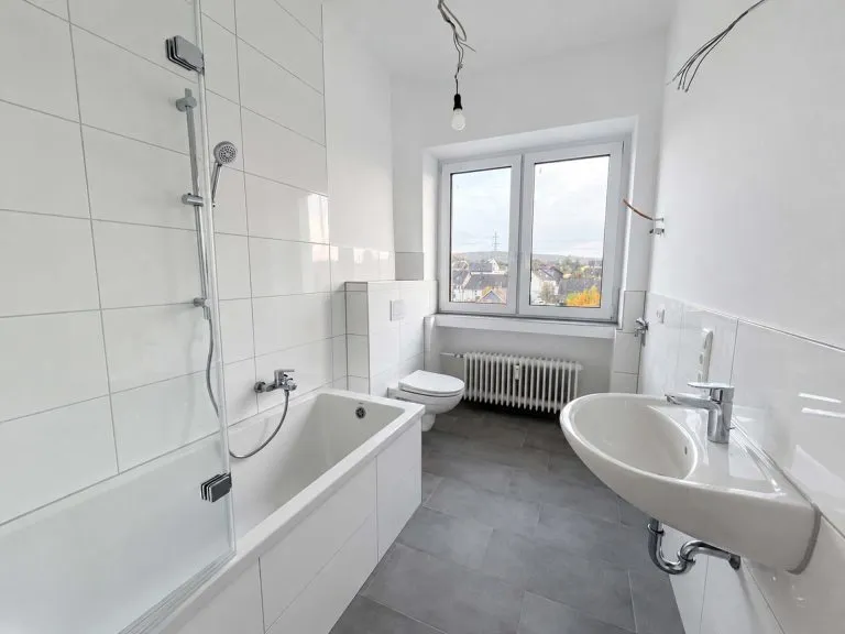 Immobilienangebot - Hamm - Alle - Frisch sanierte 4-Zimmer-Wohnung im Herzen von Hamm (Sieg) – mit Terrasse und Stellplatz!