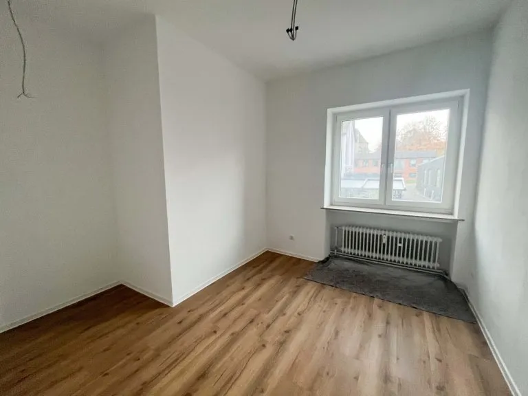 Immobilienangebot - Hamm - Alle - Frisch sanierte 4-Zimmer-Wohnung im Herzen von Hamm (Sieg) – mit Terrasse und Stellplatz!