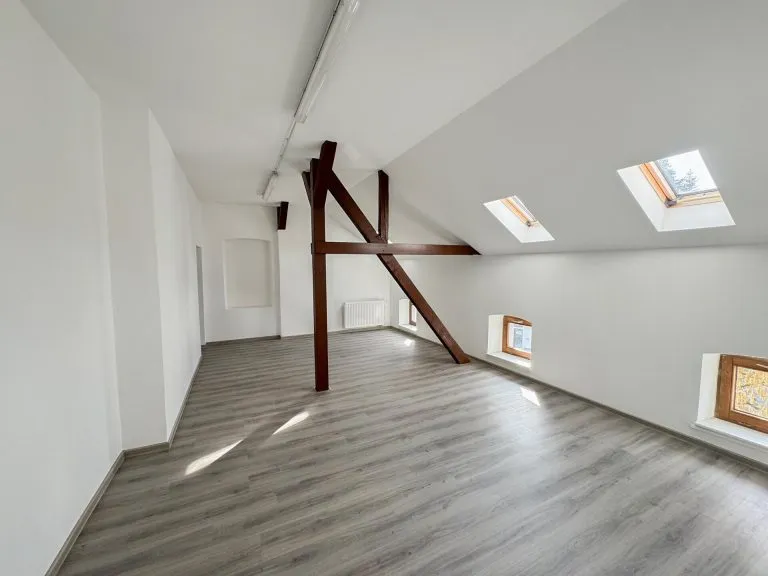Immobilienangebot - Windeck / Schladern - Alle - Praxis, Büro oder Kanzlei? Vielseitiges Haus in Schladern mit ca. 400 m² Nutzfläche und Stellplätzen
